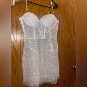 The seraphina collection dress in a size 6, straps are removable and adjustable!